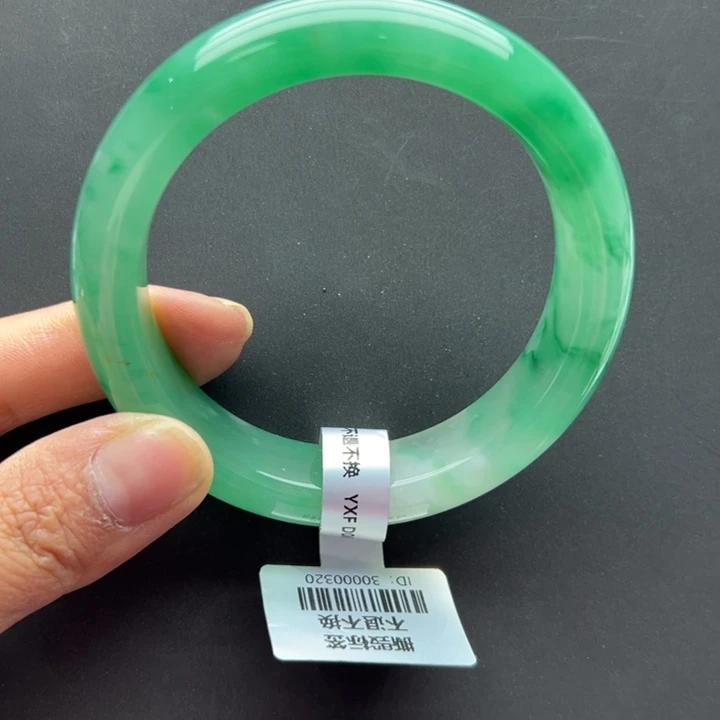 石英质玉未镶嵌手镯+59.5