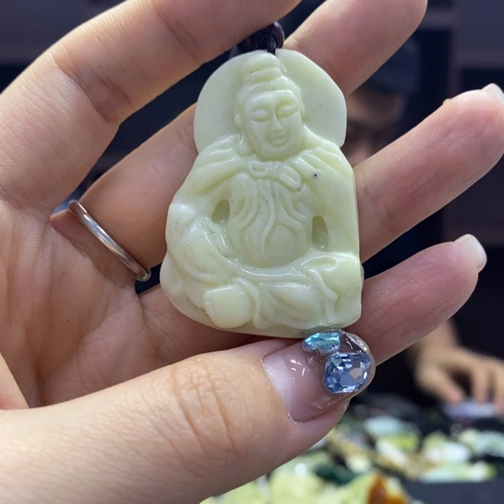 蛇纹石玉未镶嵌颈饰