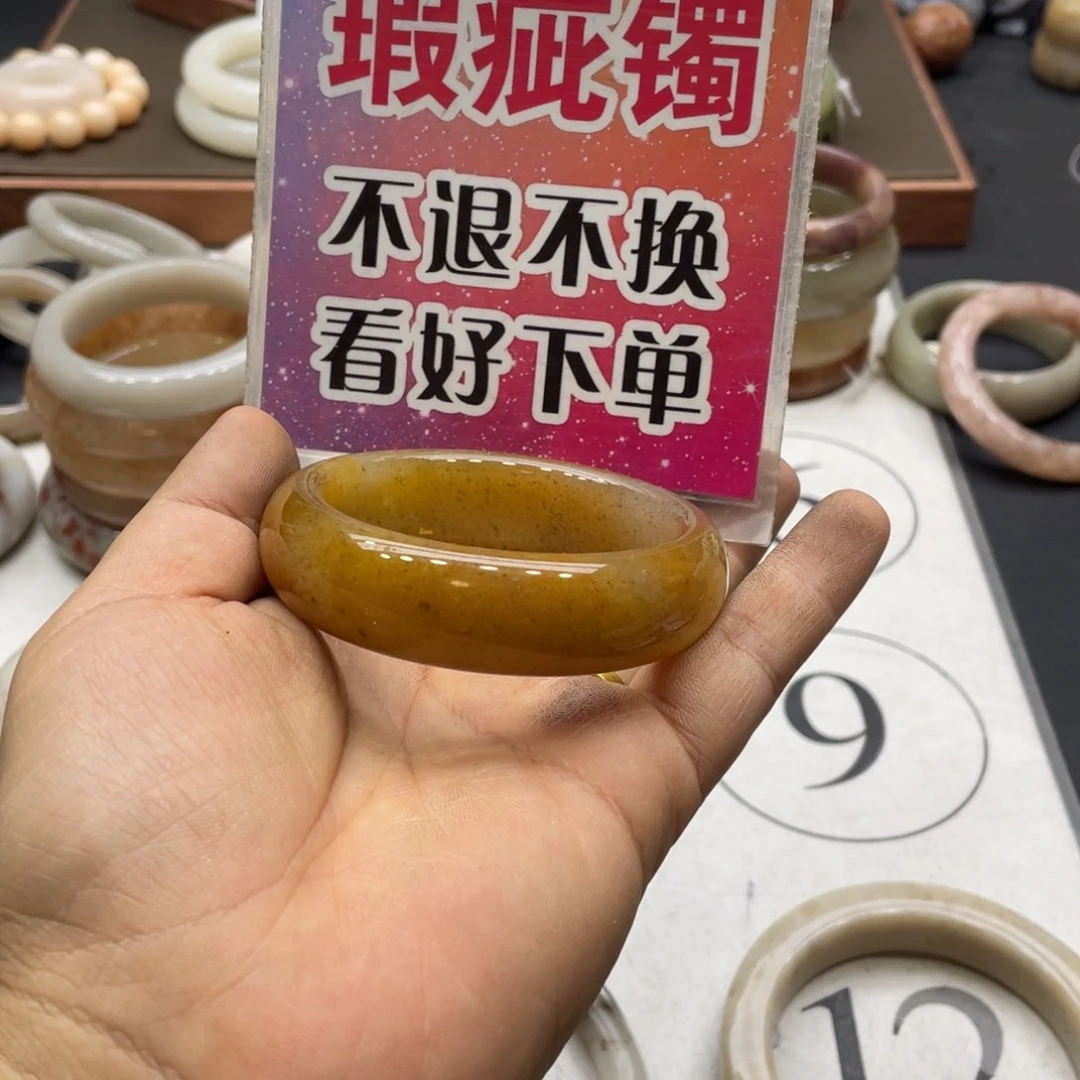 *****石英岩玉未镶嵌手镯