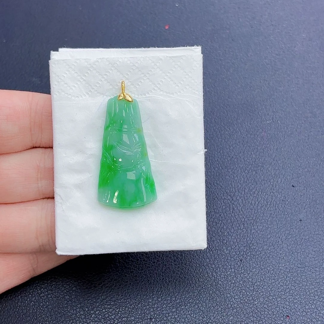 翡翠18K金镶嵌颈饰竹节吊坠