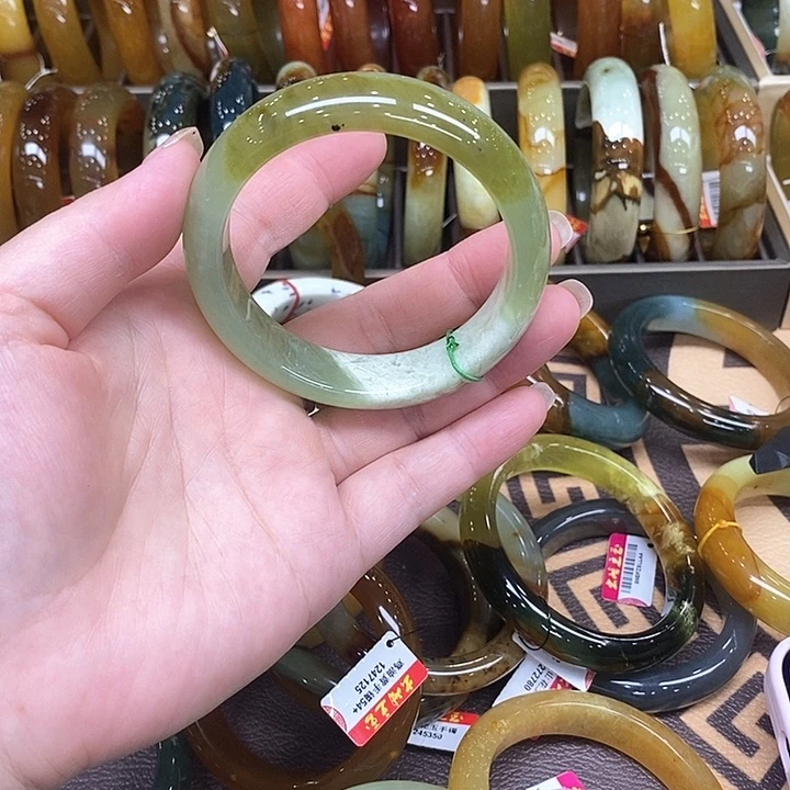 未镶嵌透闪石-蛇纹石玉手镯
