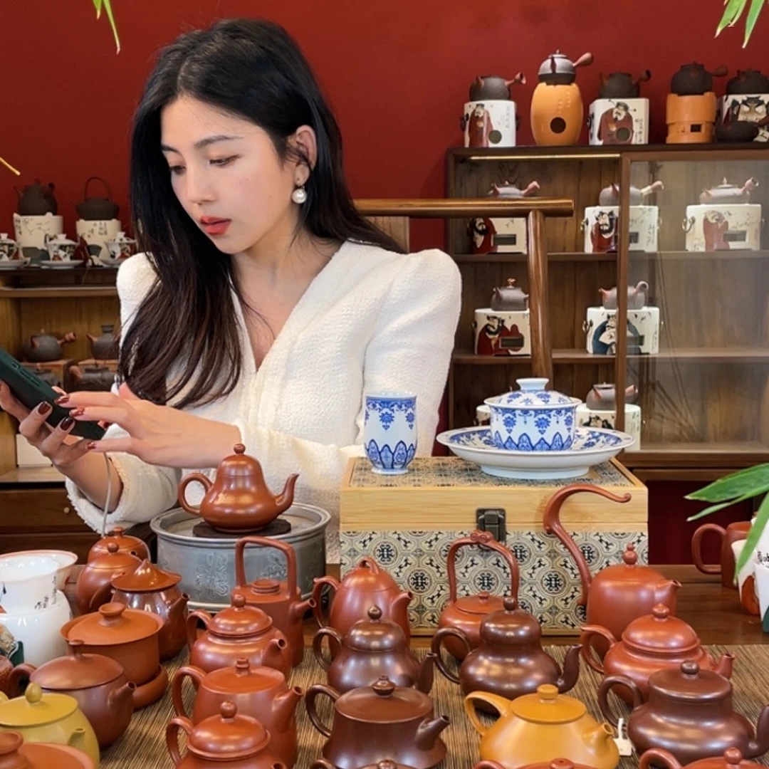 紫砂茶壶“***”…………..