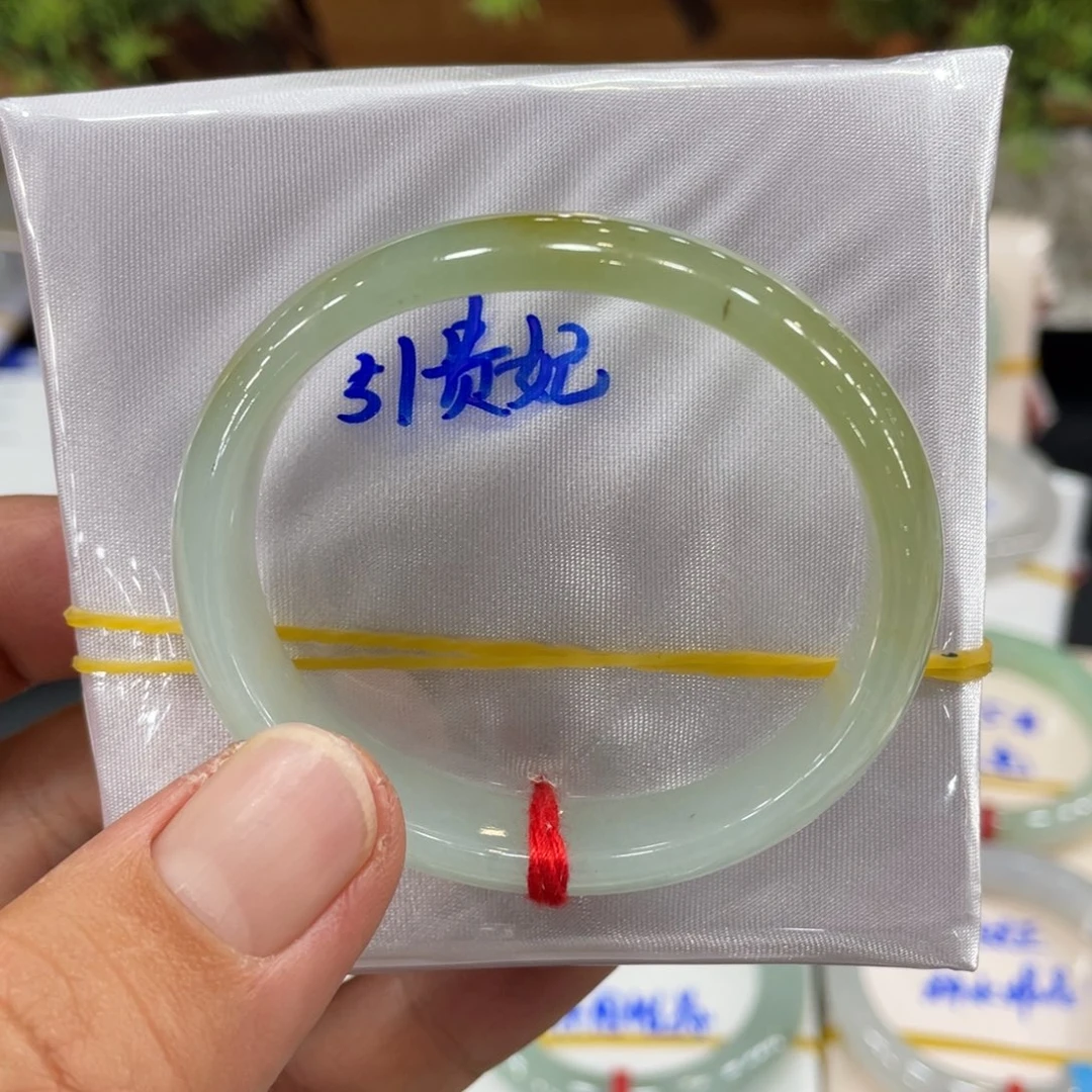 翡翠手镯未镶嵌缅甸