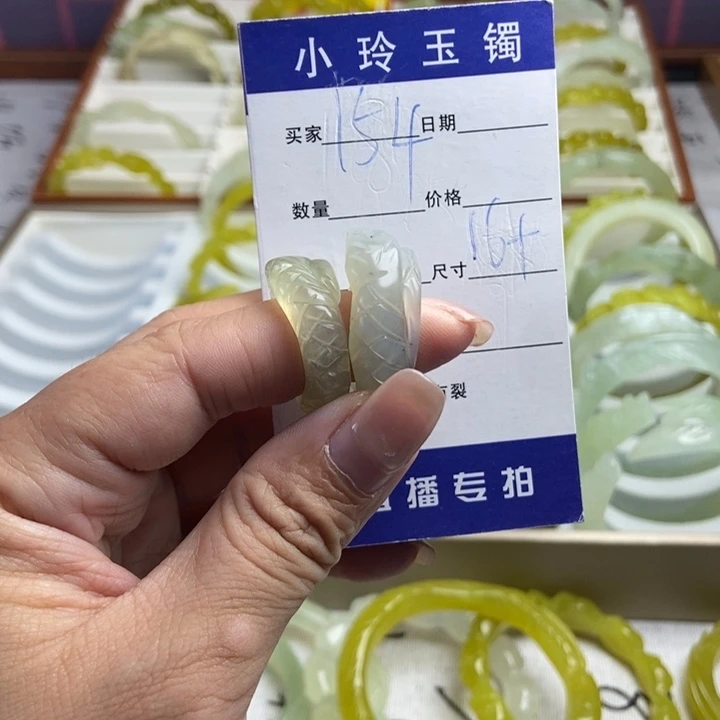 卷***卷蛇纹石玉未镶嵌戒指