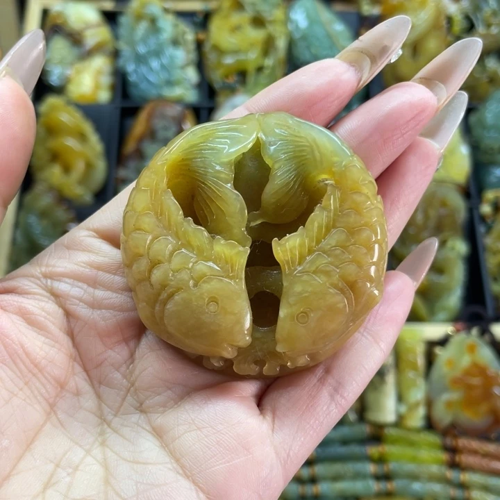蛇纹石玉颈饰未镶嵌
