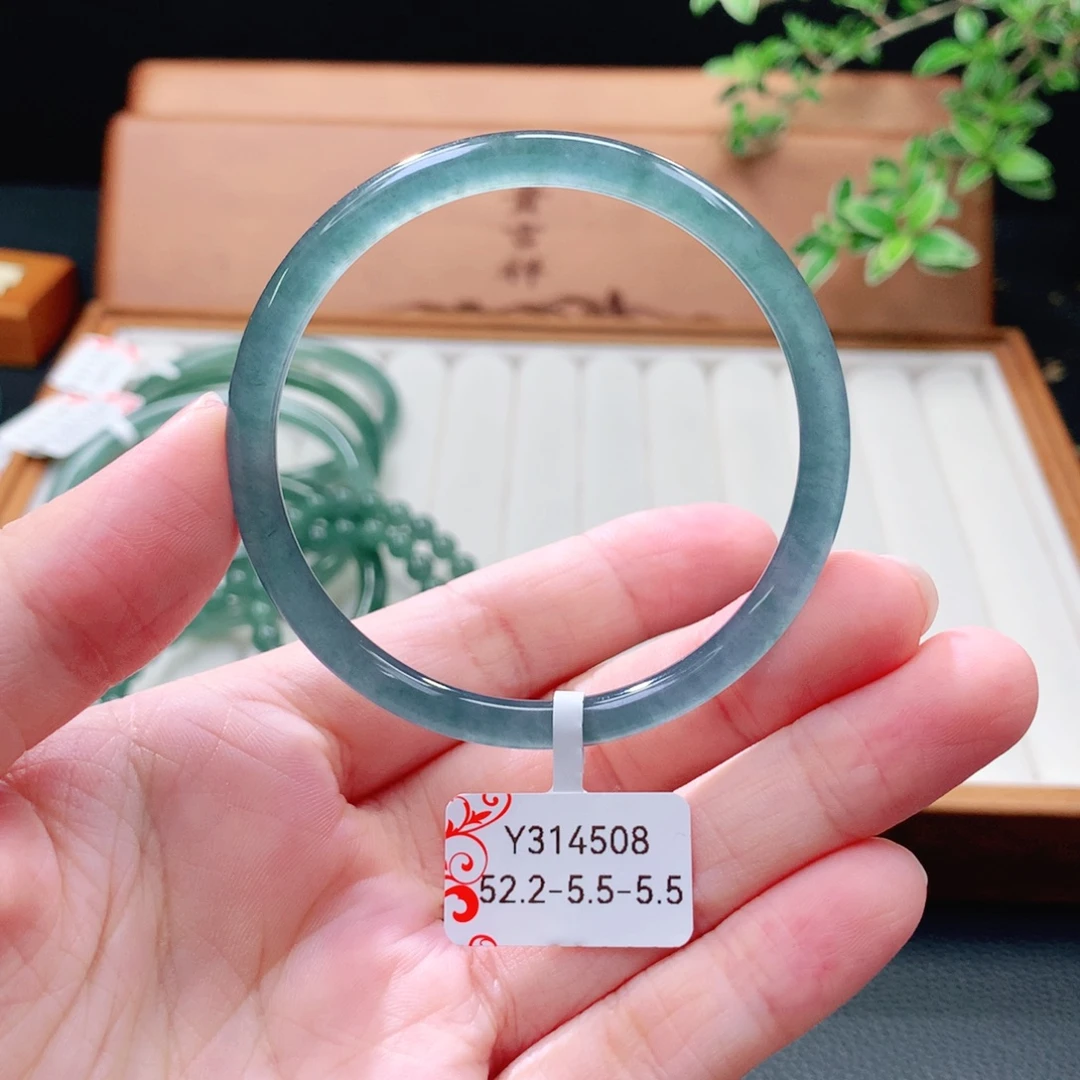 未镶嵌手镯（圆镯）翡翠