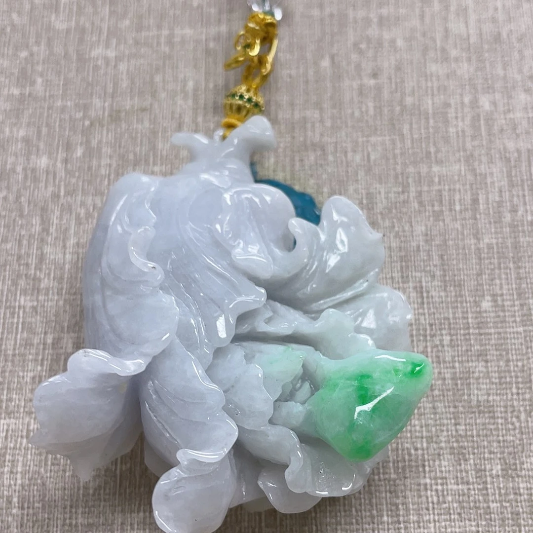 翡翠未镶嵌颈饰飘绿白菜