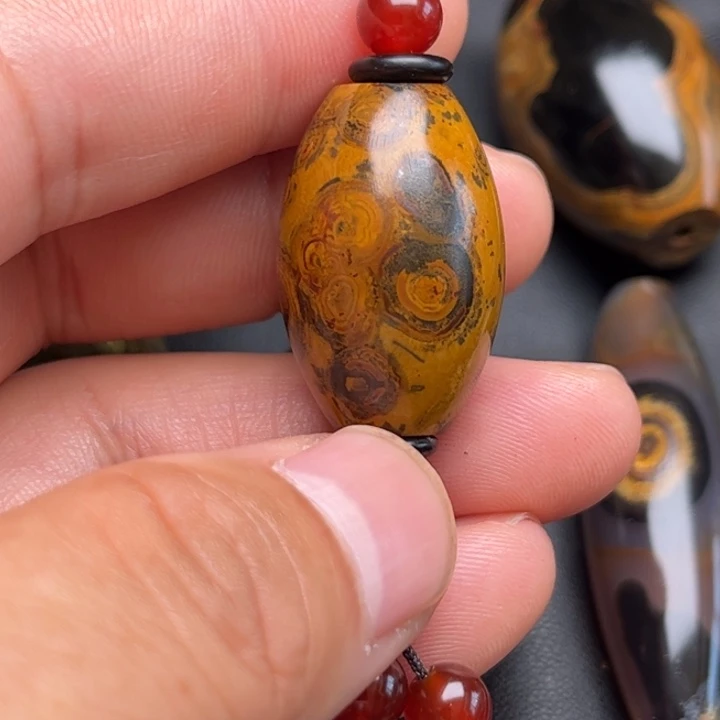 成***良颈饰未镶嵌石英岩玉