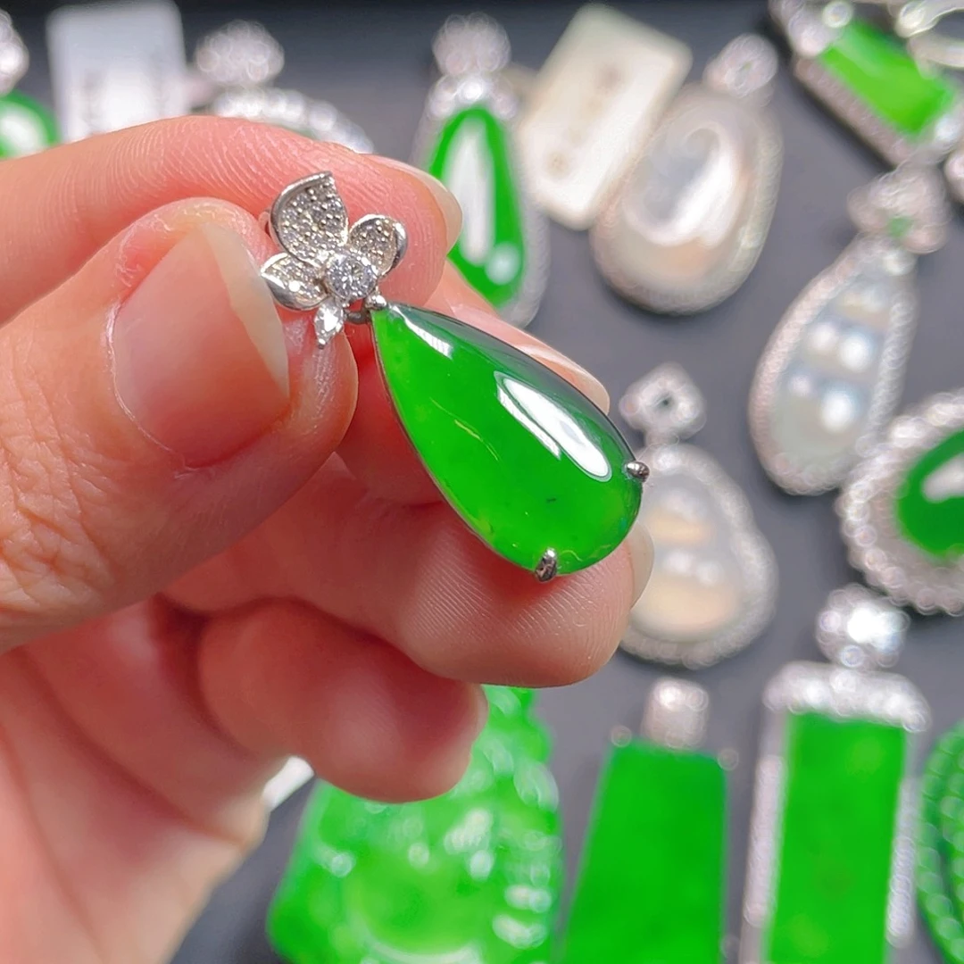 吊坠(不含链)未镶嵌翡翠