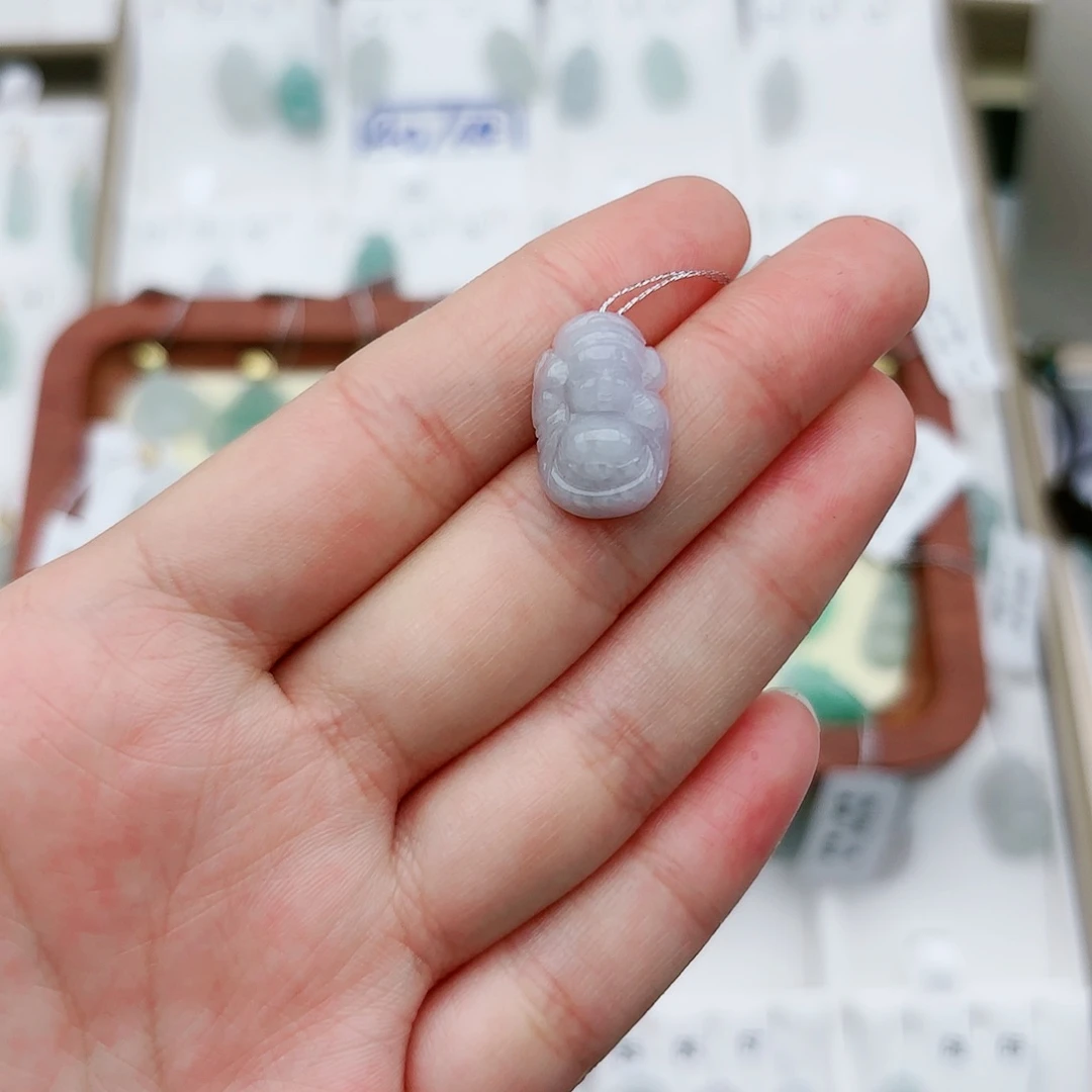 翡翠颈饰未镶嵌财神