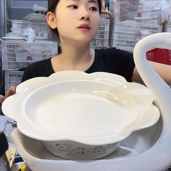 碟雯*儿微瑕产品………大鹅加炉子两件套
