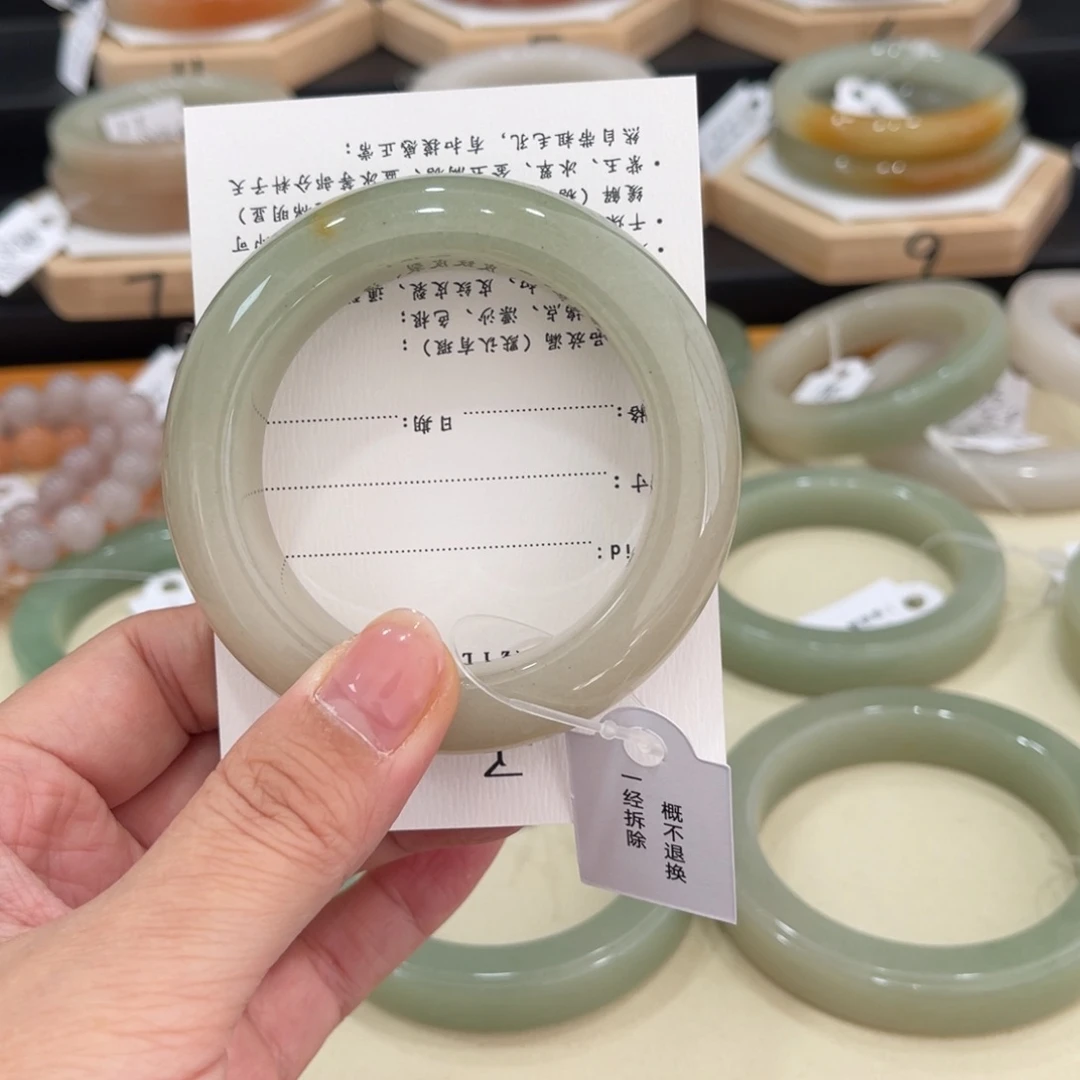 未镶嵌手镯石英质玉