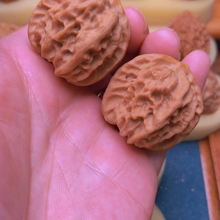 文玩核桃把件37.5深凹底曹大龙