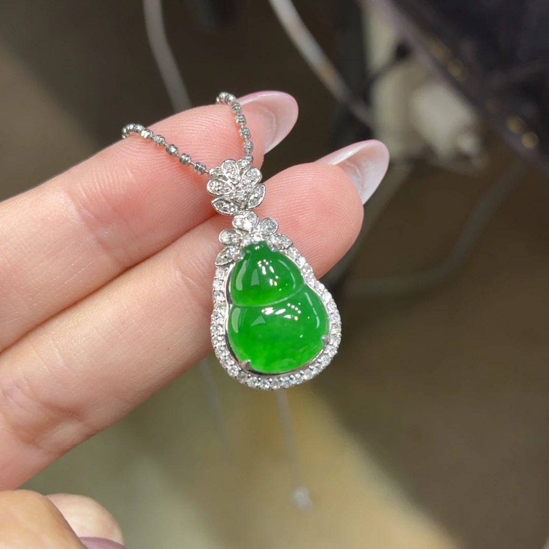 翡翠18K金镶嵌颈饰