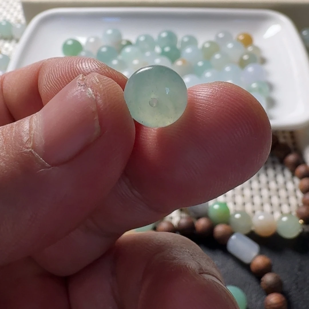 翡翠未镶嵌颈饰9.9✖️6 绿底鼓珠