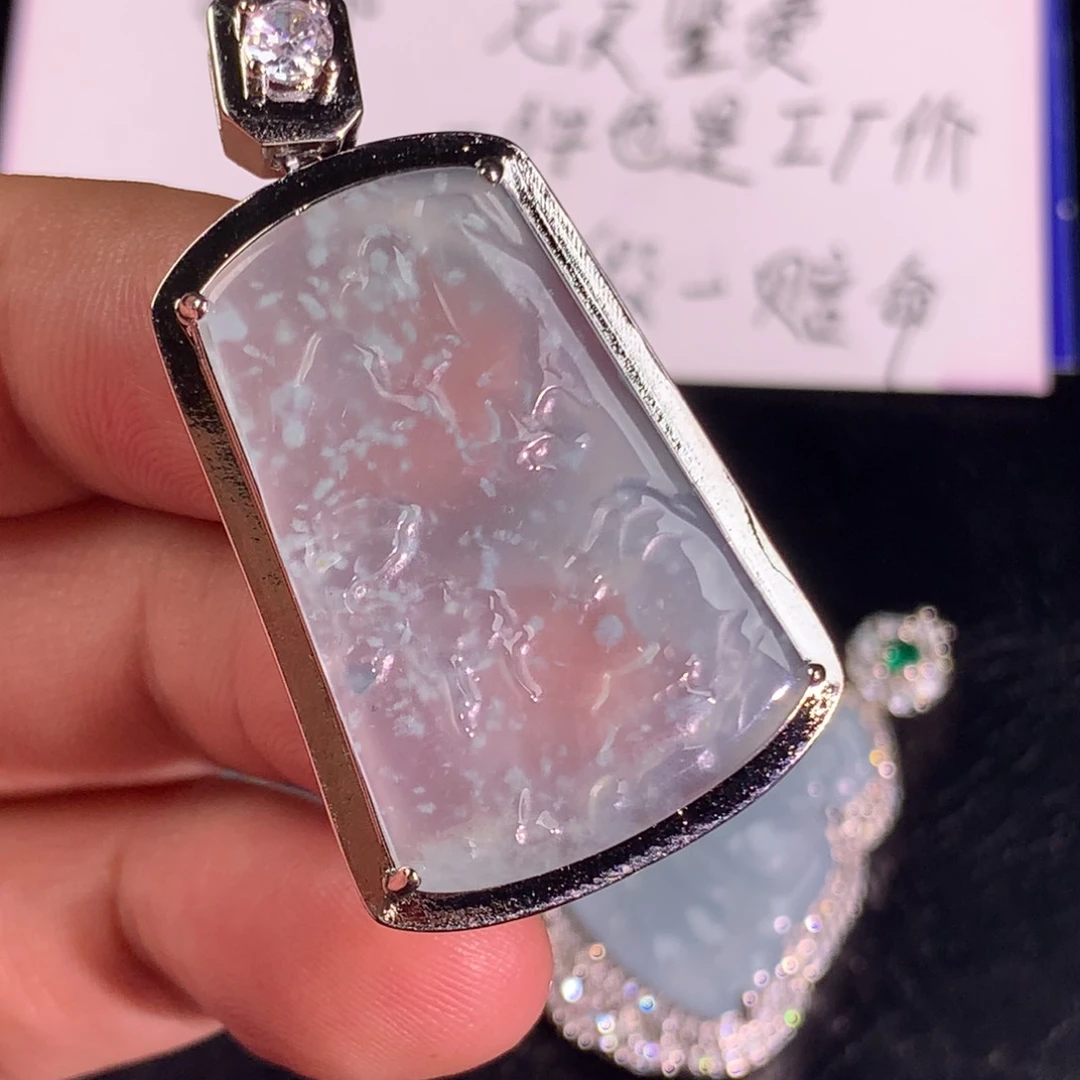 翡翠未镶嵌颈饰山水