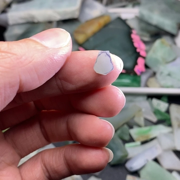 翡翠未镶嵌颈饰翡翠未镶嵌颈饰