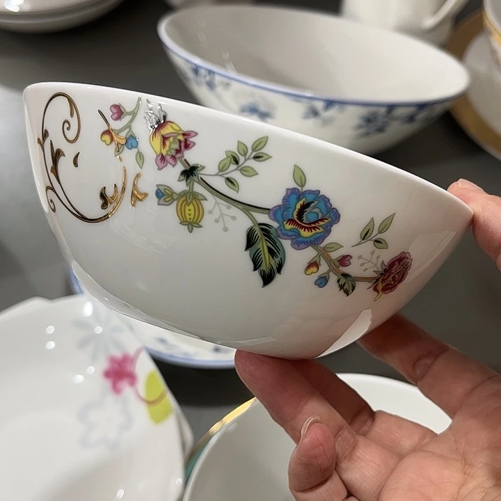 瓷片微瑕骨瓷碗两只装金枝玉叶