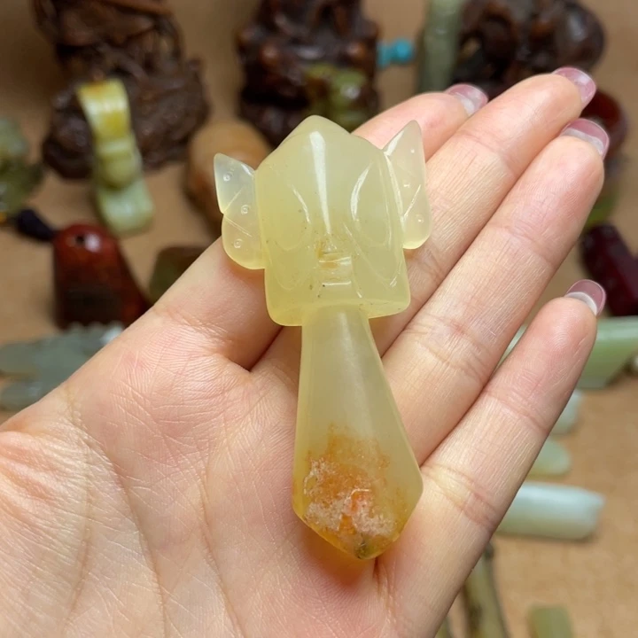 蛇纹石玉未镶嵌颈饰