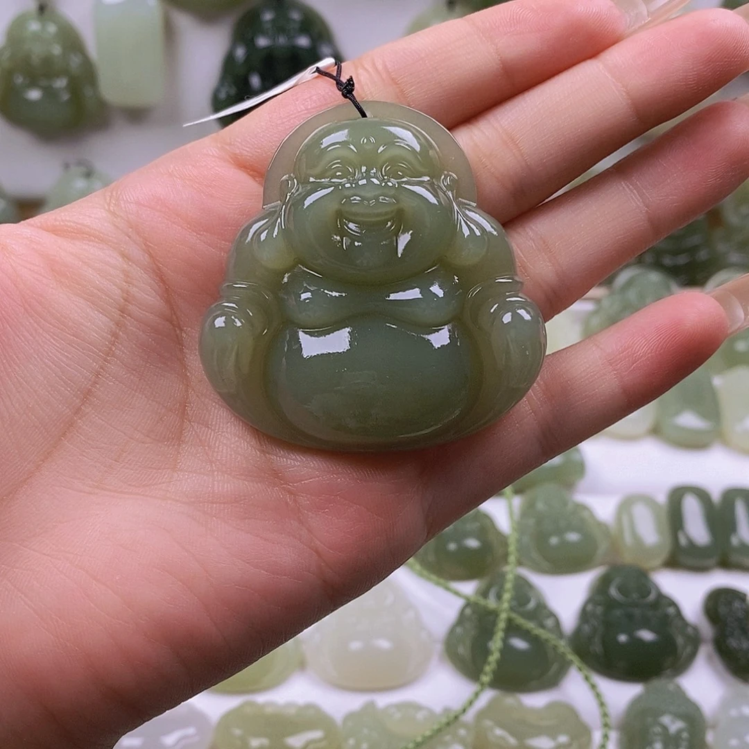 爱***世和田玉未镶嵌颈饰