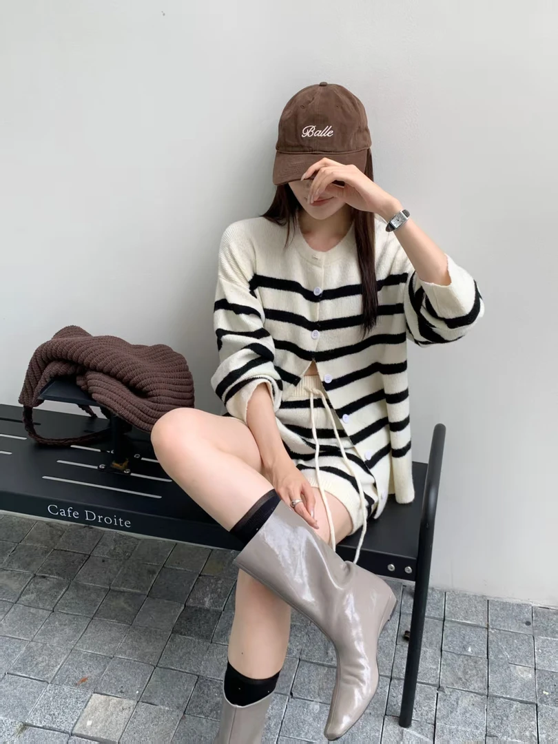 初秋休闲短裤小众圆领女装慵懒风条纹睡衣青少年长袖