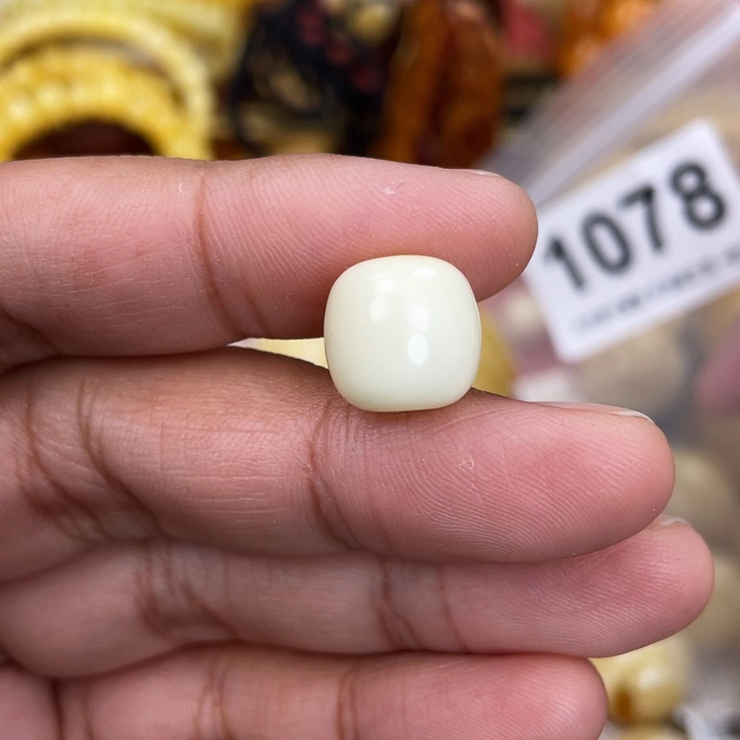 蜜蜡未镶嵌珠宝奇石12