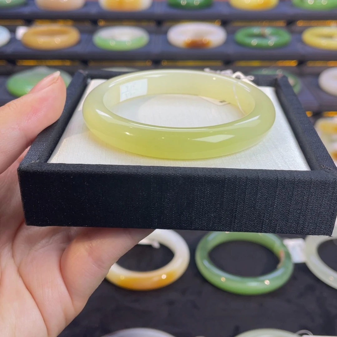 未镶嵌手镯和田玉黄口手镯56