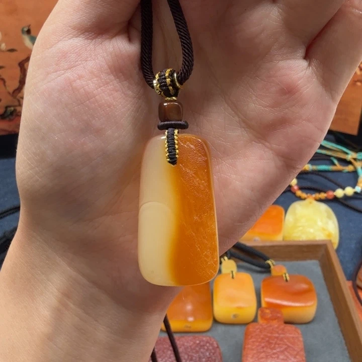 蜜蜡未镶嵌吊坠(赠链)