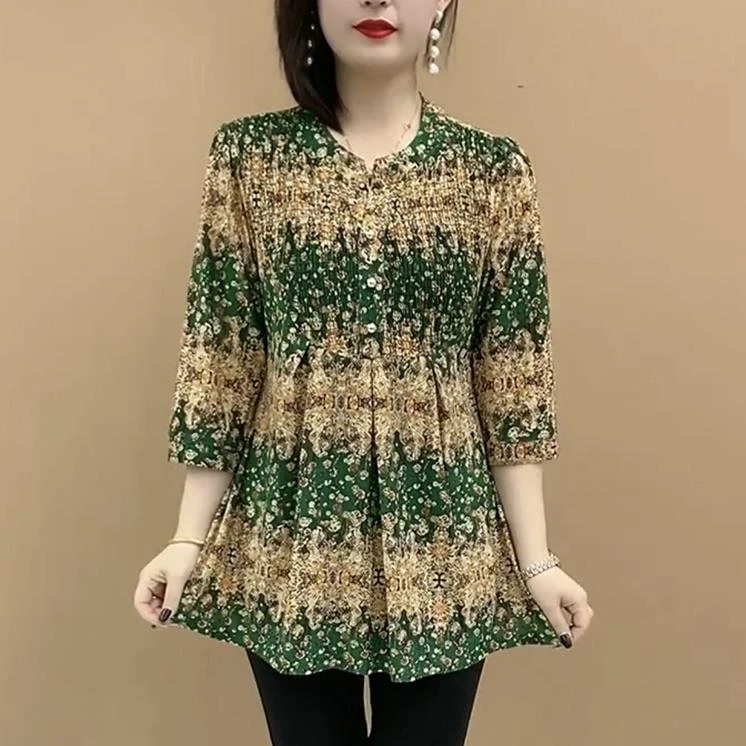 高档碎花显瘦v领冰丝弹力七分袖2025夏装新款t恤大码妈妈装女上衣