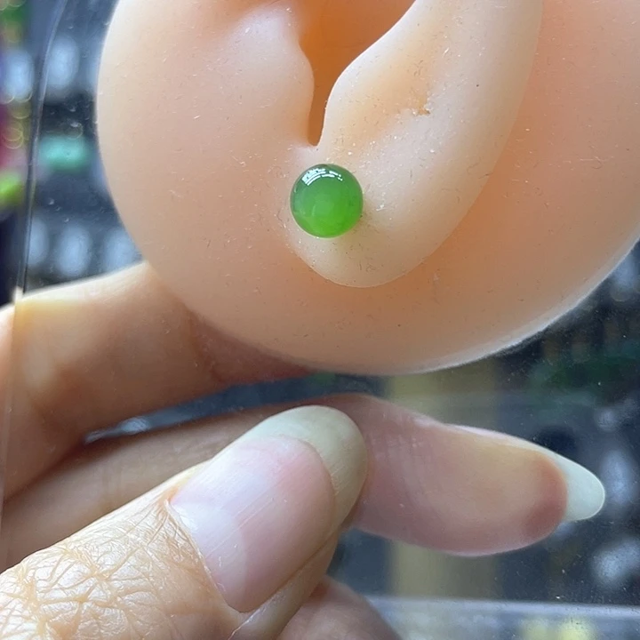 和田玉18K金镶嵌耳饰