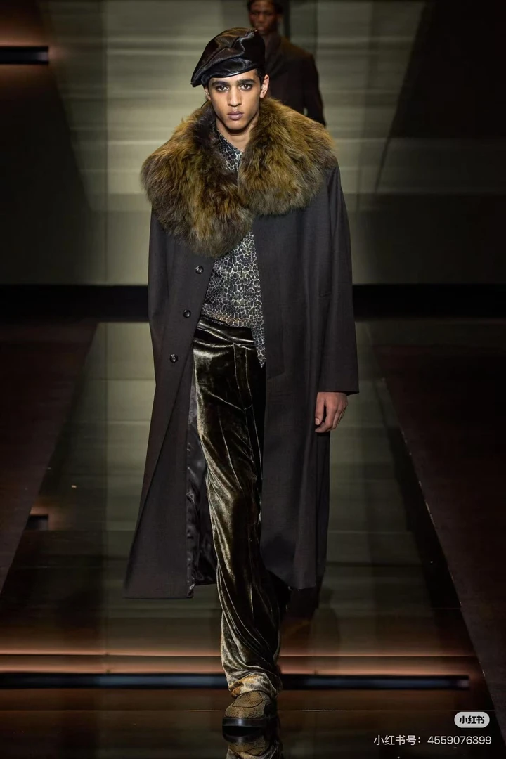 【嗨外购二店】1510# T恤男女同款运动时尚秋季宽松百搭