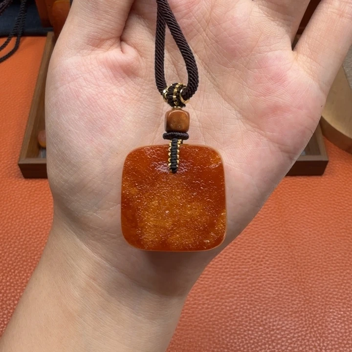 蜜蜡未镶嵌吊坠(赠链)