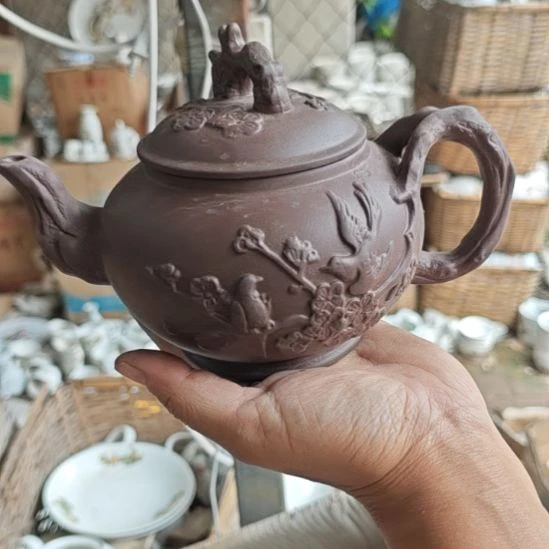 库存微瑕紫砂壶一个