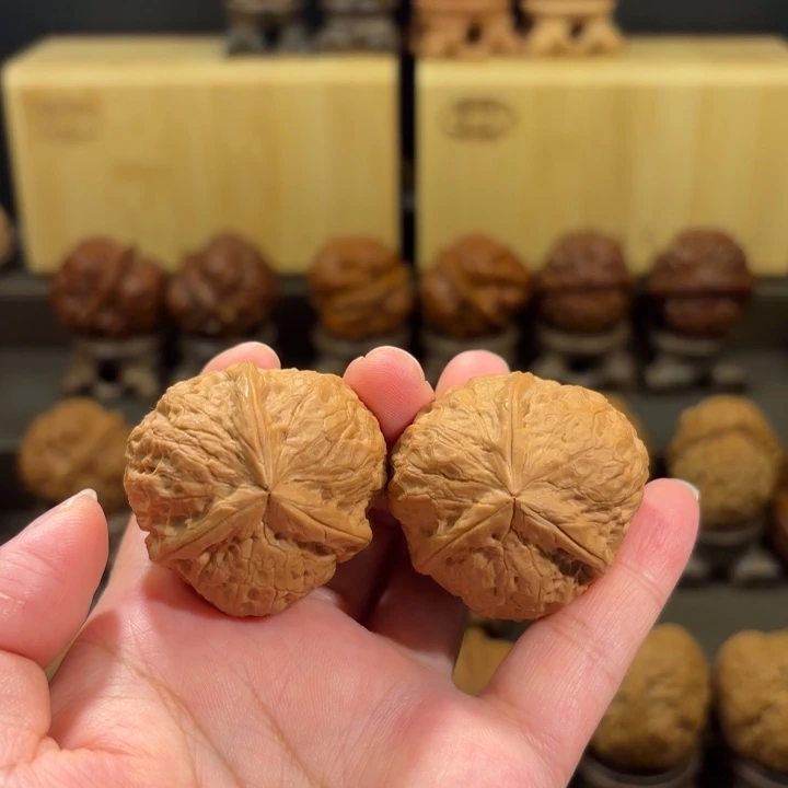 文玩核桃吊坠八宝平底蟾38