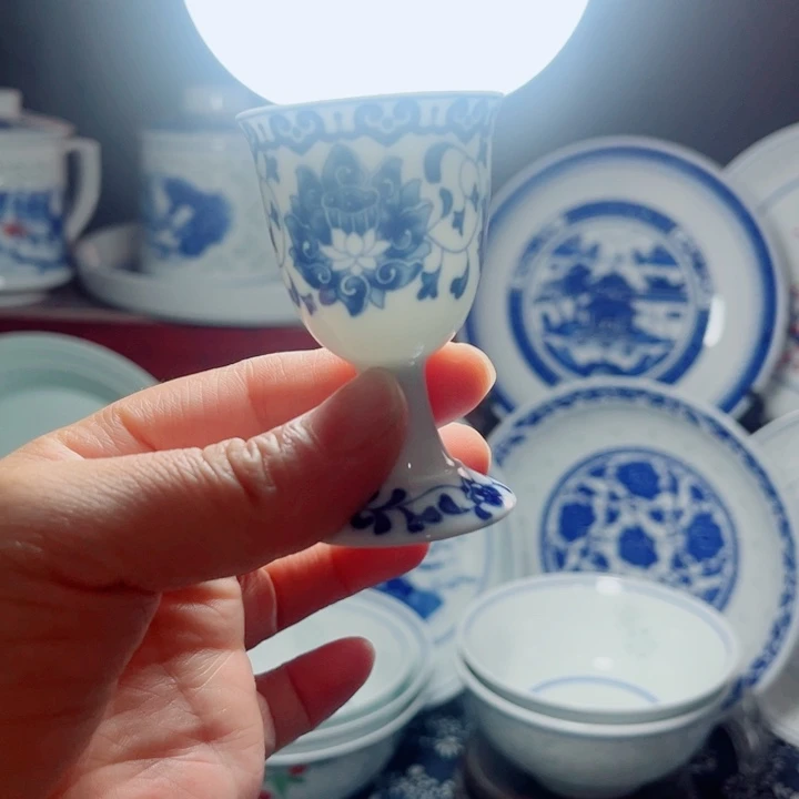 青花玲珑缠枝莲高脚杯