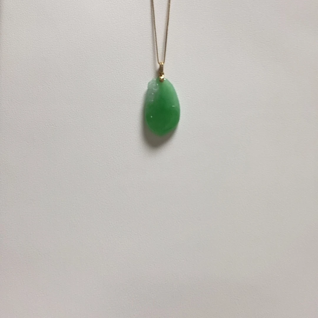 颈饰18K金镶嵌翡翠简单