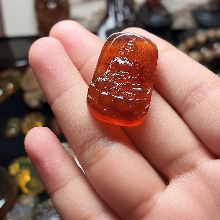 琥珀未镶嵌颈饰..