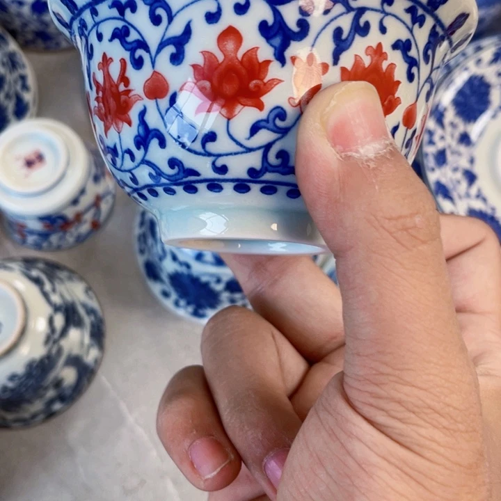 瓷片釉里红缠枝莲主人杯