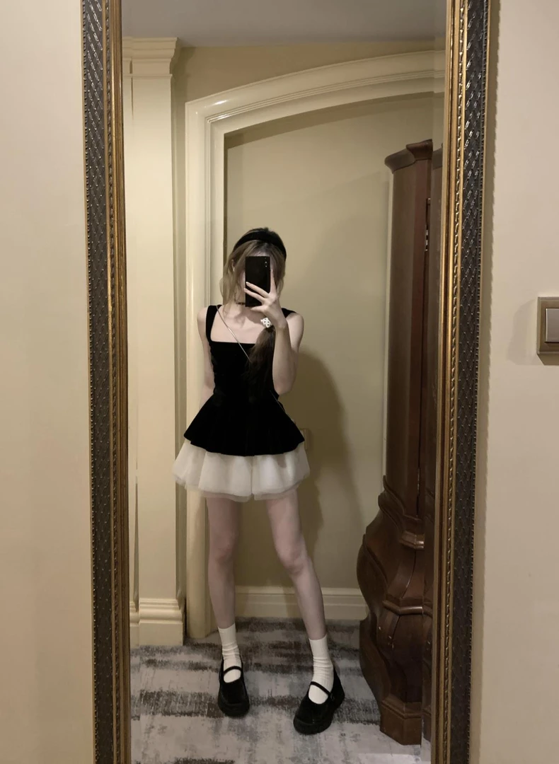 2025新款高级感气质无袖公主风撞色收腰丝绒上衣真两件蓬蓬裙套装