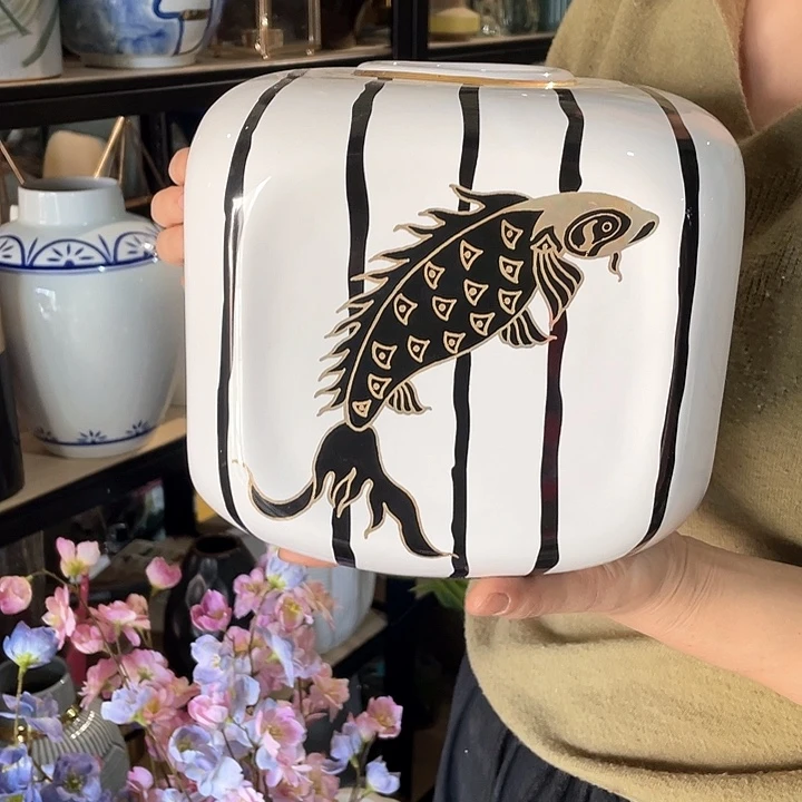 陶瓷花瓶，仿真绿植。