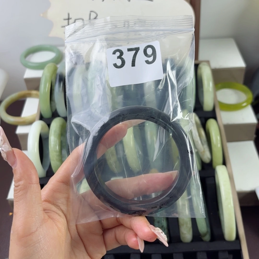 蛇纹石玉未镶嵌手镯王**呢