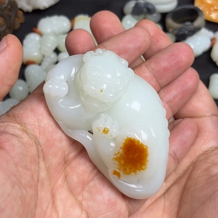 颈饰未镶嵌和田玉（白玉）
