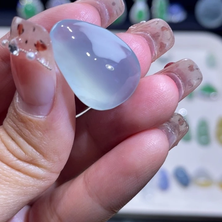 翡翠未镶嵌颈饰随行