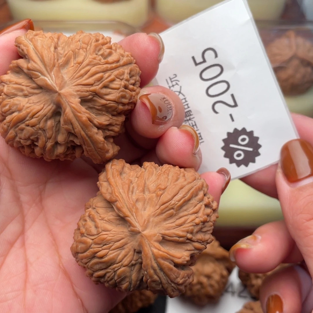 文玩核桃把件47毕业红皮南疆石