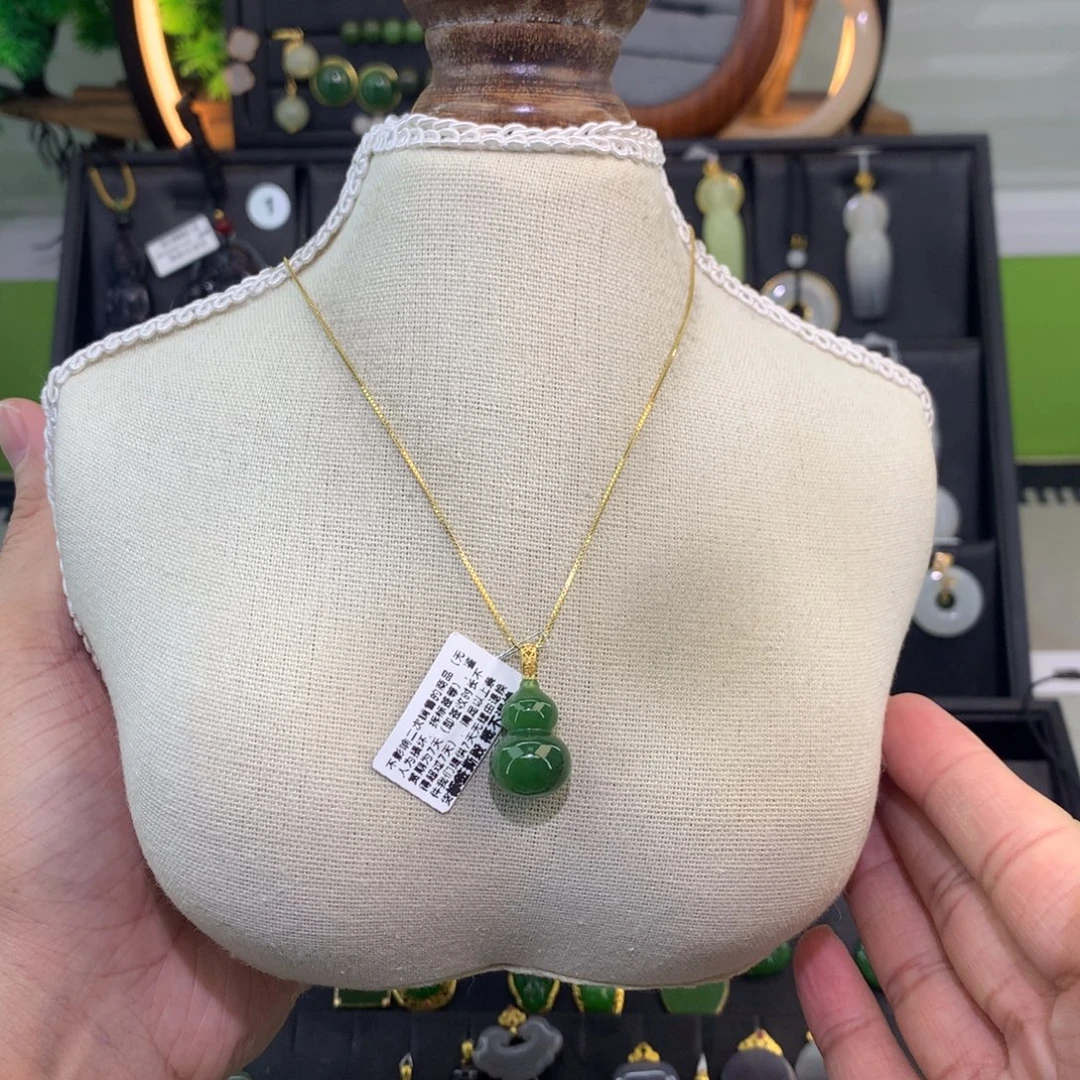 和田玉18K金镶嵌吊坠(赠链)