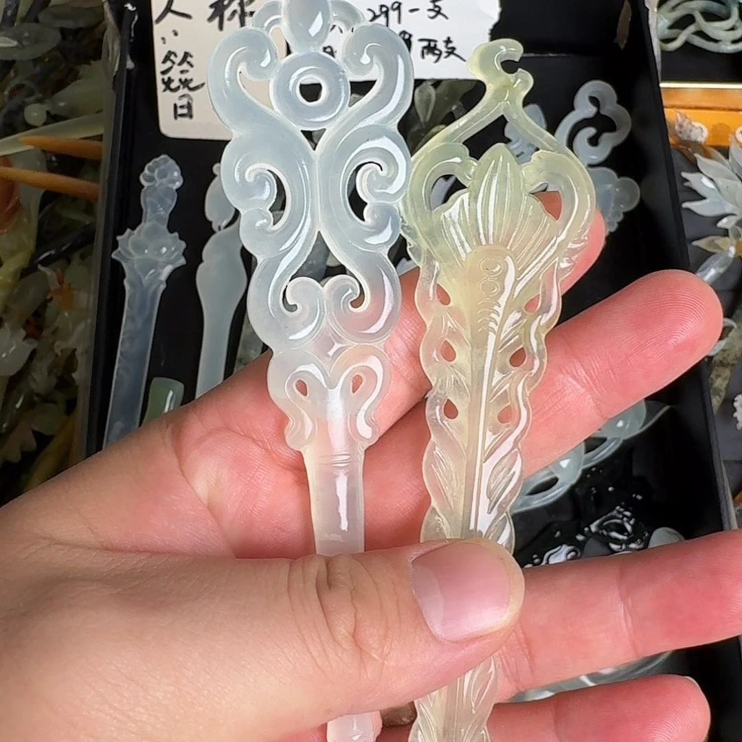 钟***卿蛇纹石玉未镶嵌发饰