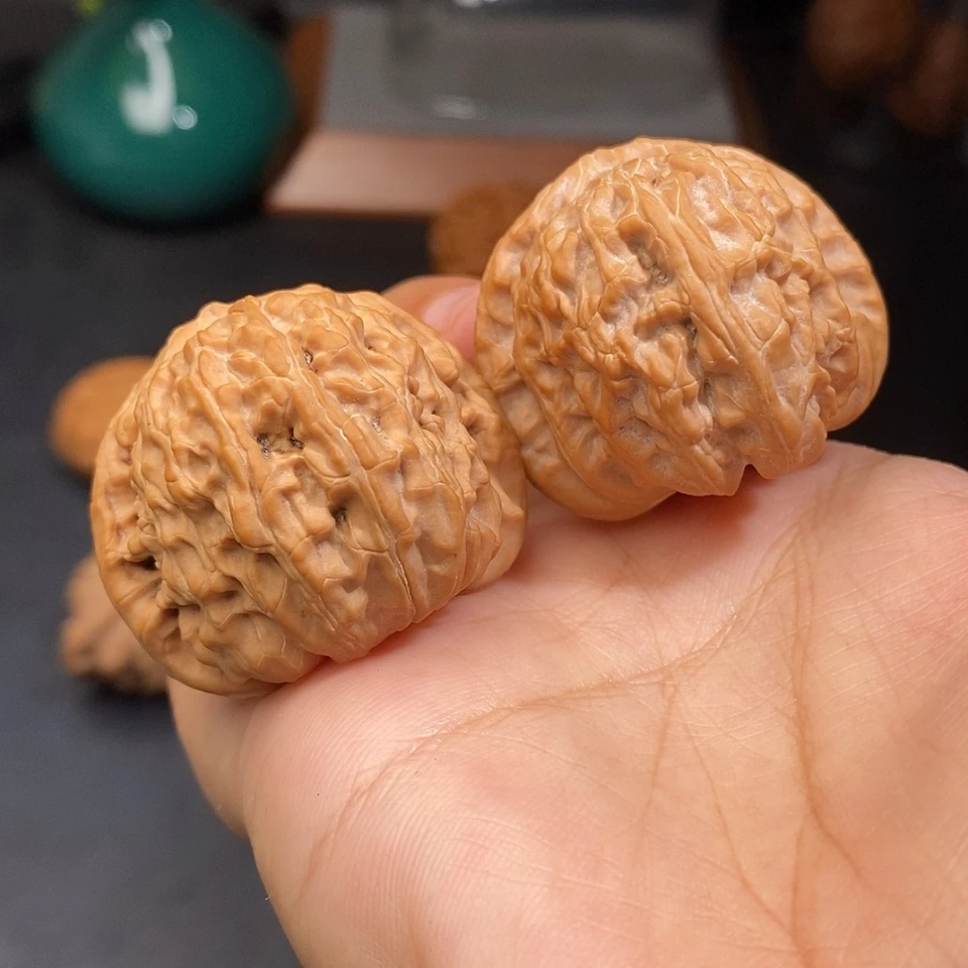 文玩核桃把件三角白全品37.5