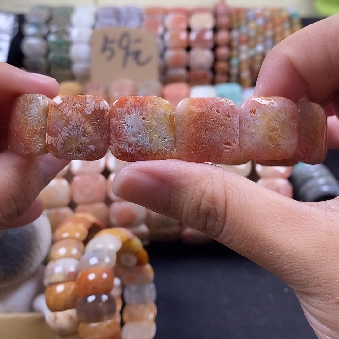 硅化珊瑚（珊瑚玉）未镶嵌手牌红冰骨骼花 68