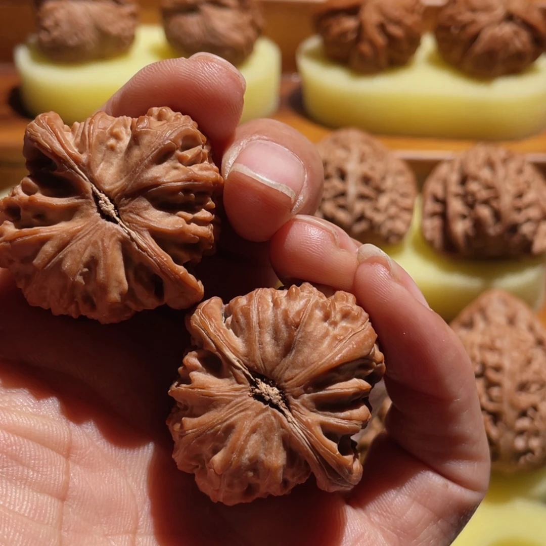 锅***，吊坠文玩核桃37全品三角白