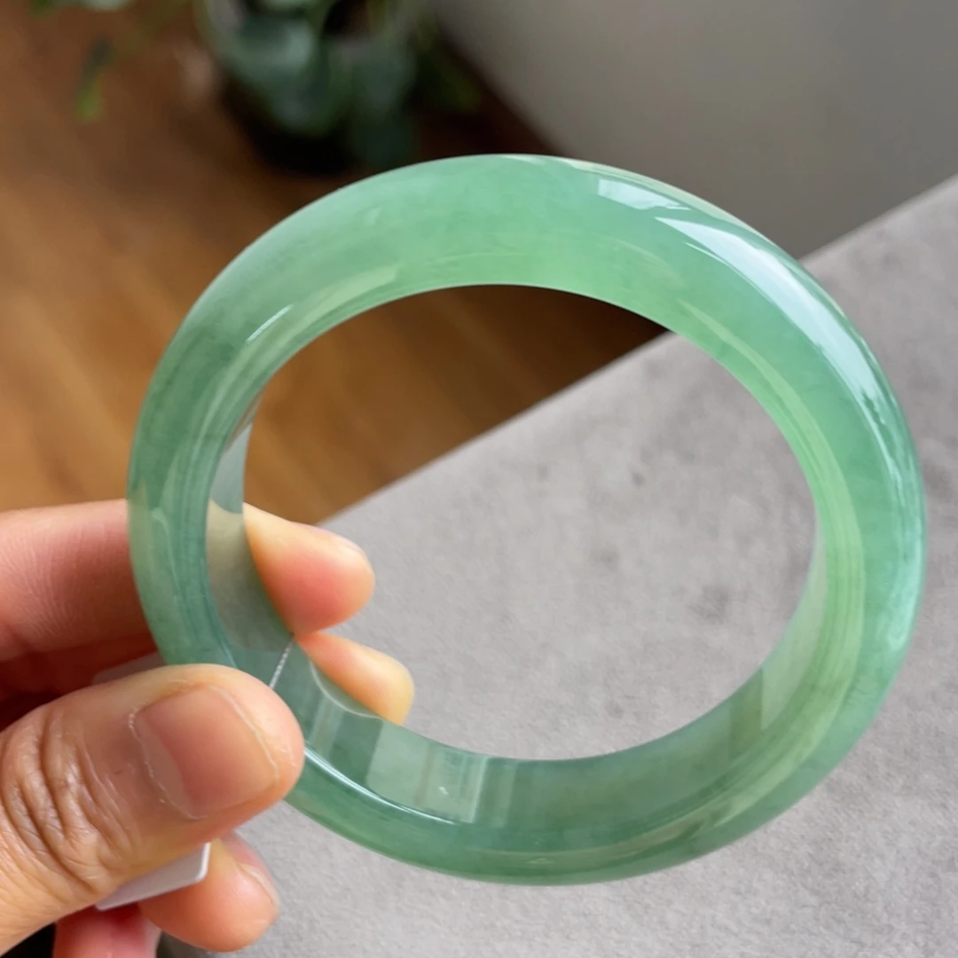 翡翠未镶嵌手镯啤酒瓶绿